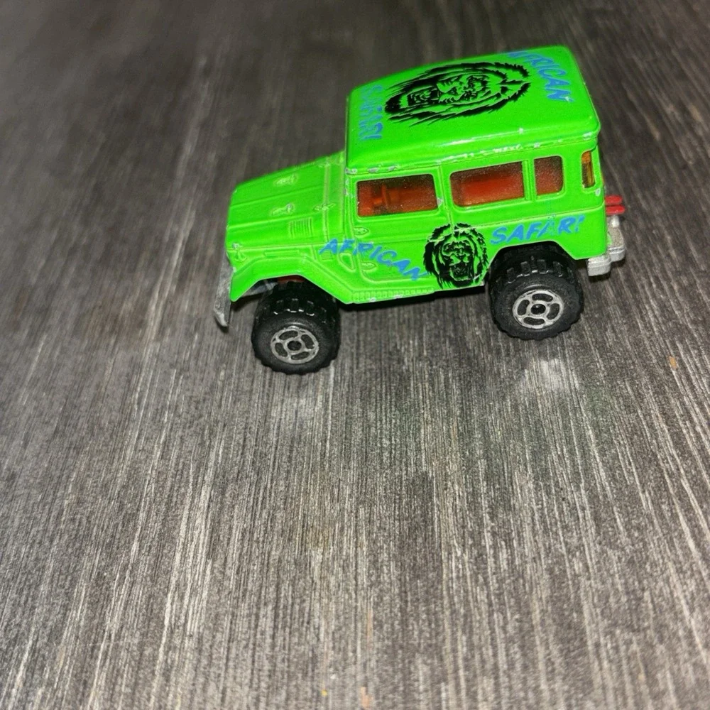 TOYOTA LAND CRUISER  J40 1989 VINTAGE AFRICAN MAJORETTE VERY GOOD CONDITION